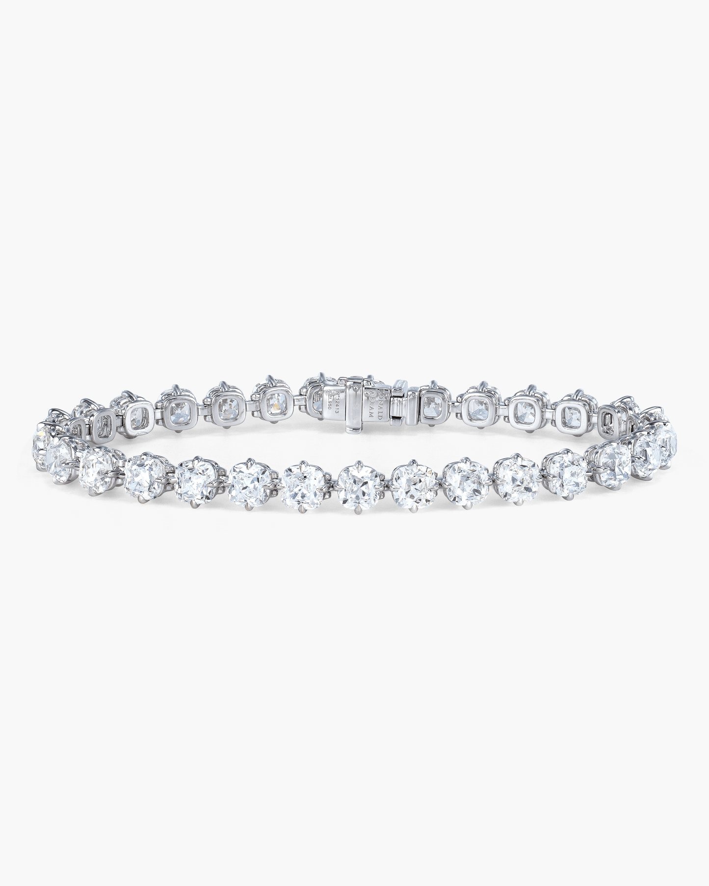 14.55 carat Antique Cushion Cut Diamond Bracelet (0.50 carat)