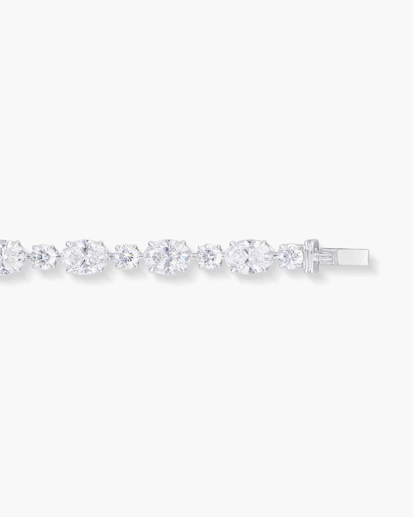 Oval Shape and Round Brilliant Cut Diamond Bracelet (0.70 carat)